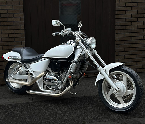 写真：ホンダマグナ250