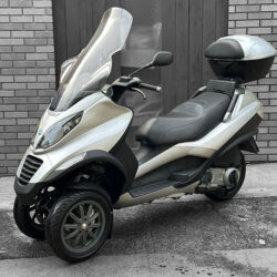 写真：ピアッジオMP3 250RL