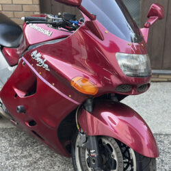 写真：カワサキZZR1100