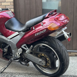 写真：カワサキZZR1100