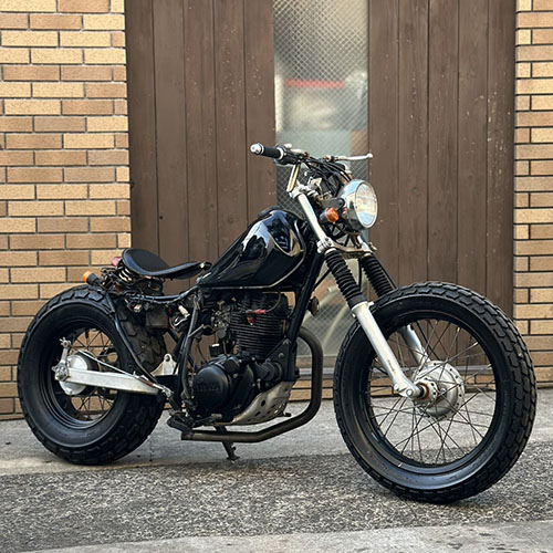 写真：ヤマハTW200