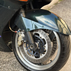 写真：カワサキZZR1100