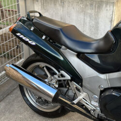 写真：カワサキZZR1100