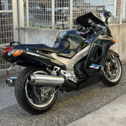 写真：カワサキZZR1100