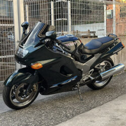 写真：カワサキZZR1100