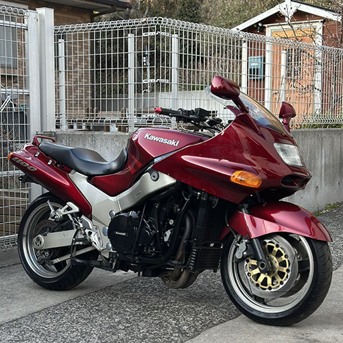 写真：カワサキZZR1100