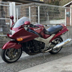 写真：カワサキZZR1100