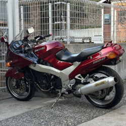 写真：カワサキZZR1100