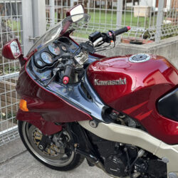 写真：カワサキZZR1100