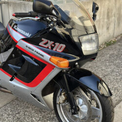 写真：カワサキZX-10