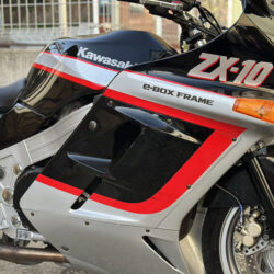 写真：カワサキZX-10